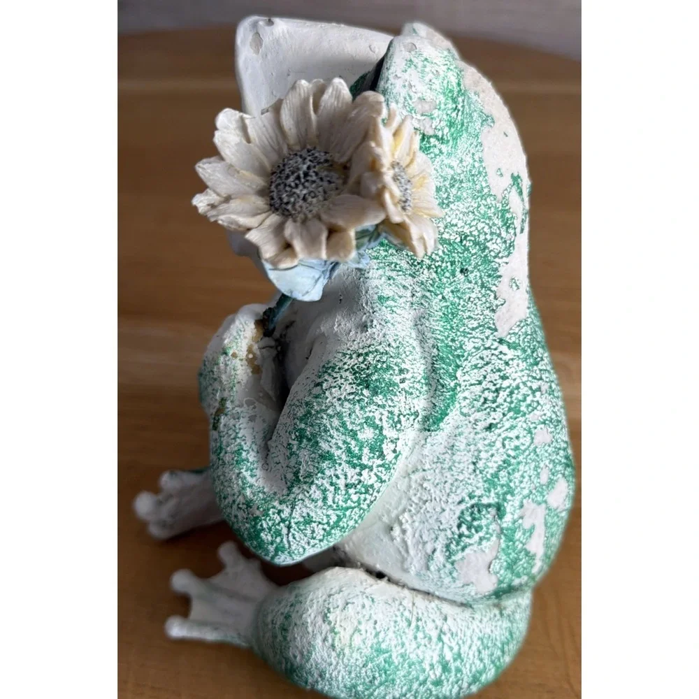 Vintage Outdoors Garden Plastic Frog Holding Flower (needs Re Painted )